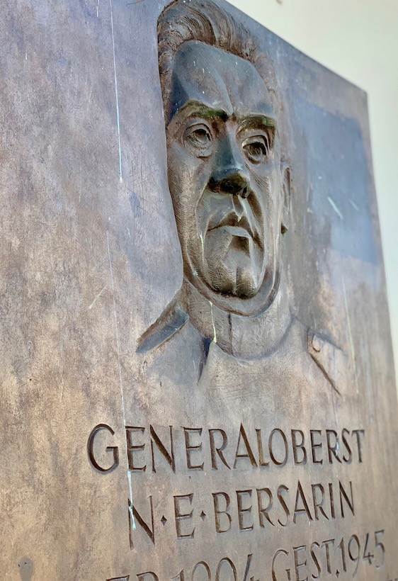 Nikolai Berzarin memorial plaque, Bersarinplatz, Berlin-Friedrichshain