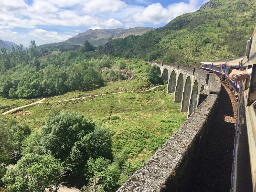 Over het Glenfinnnan spoorwegviaduct, met Scotrail