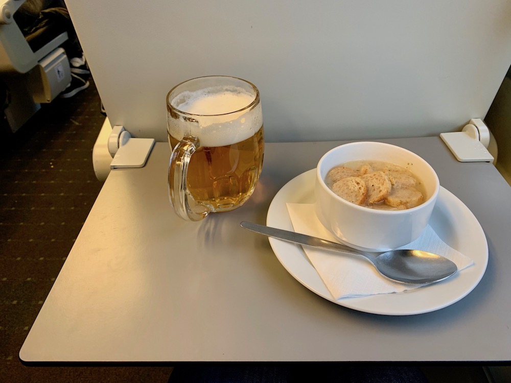 Vers getapt bier en soep op terugreis in de EC Praag - Berlijn