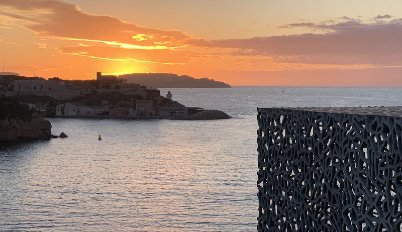 Zonsondergang in Marseille, bij het Mucem